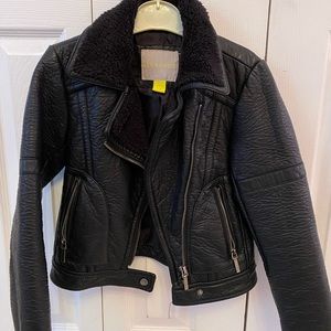 Bernardo Faux leather black moto jacket w/faux fur collar. Girls Size 7/8